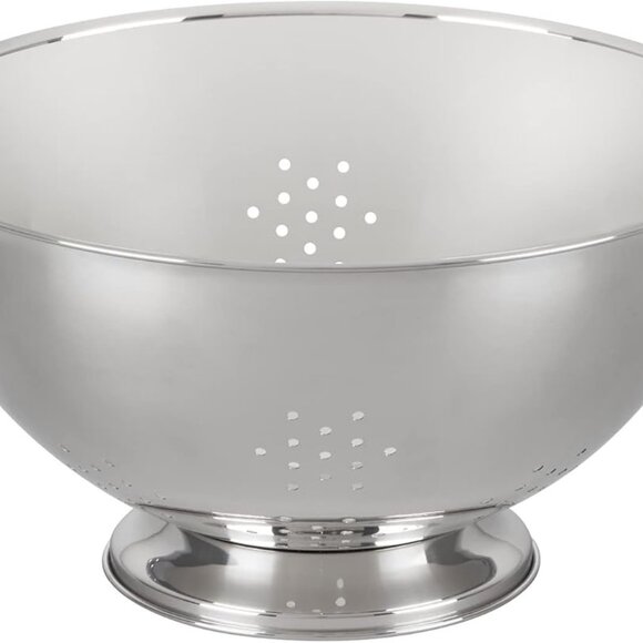 Le Creuset Set of 3 Stackable Colanders, Large, Stainless Steel - Picture 4 of 5